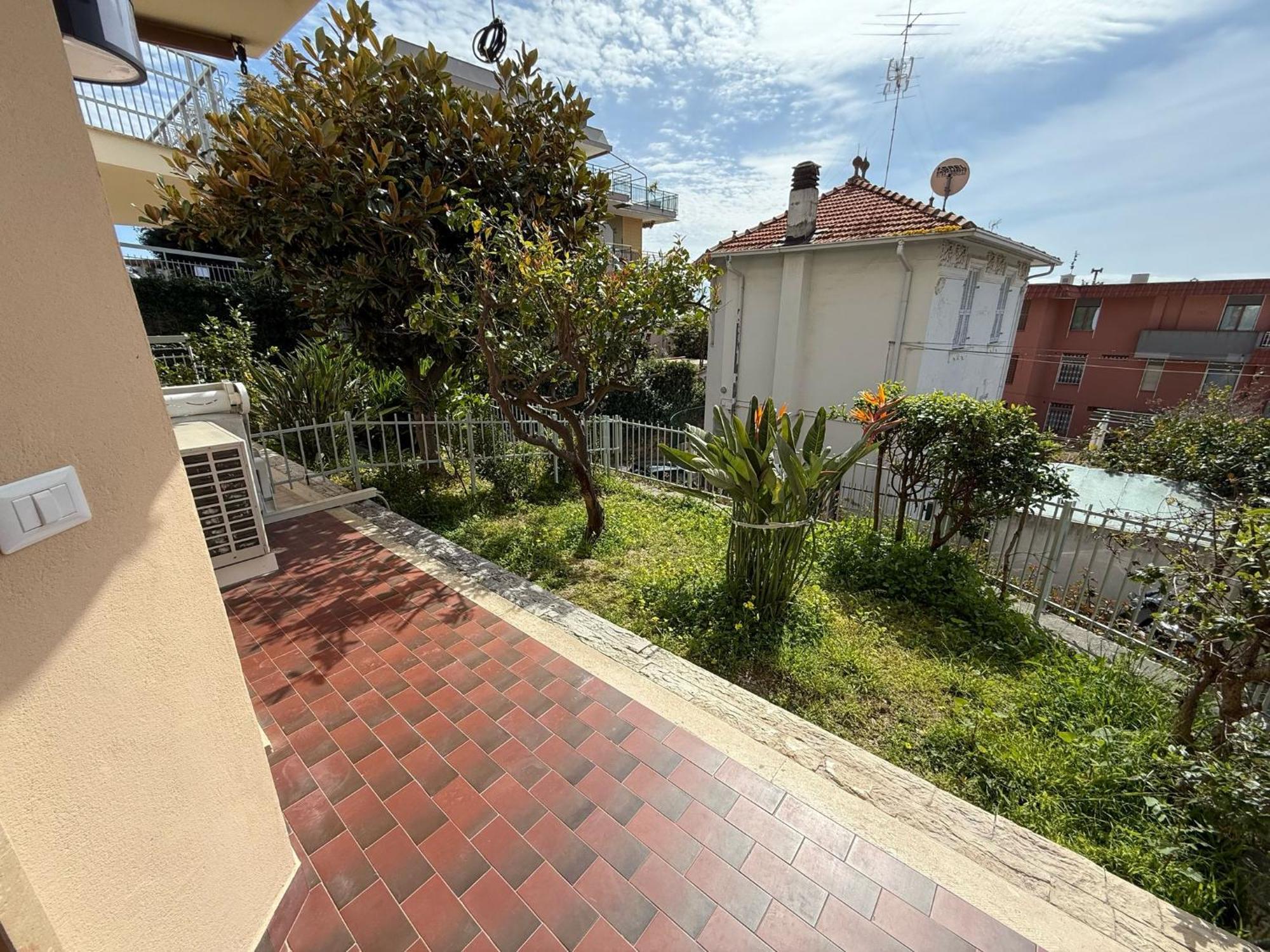 Wh - Appartamento Siccardi In Zona Residenziale Con Posto Auto Sanremo Exterior photo