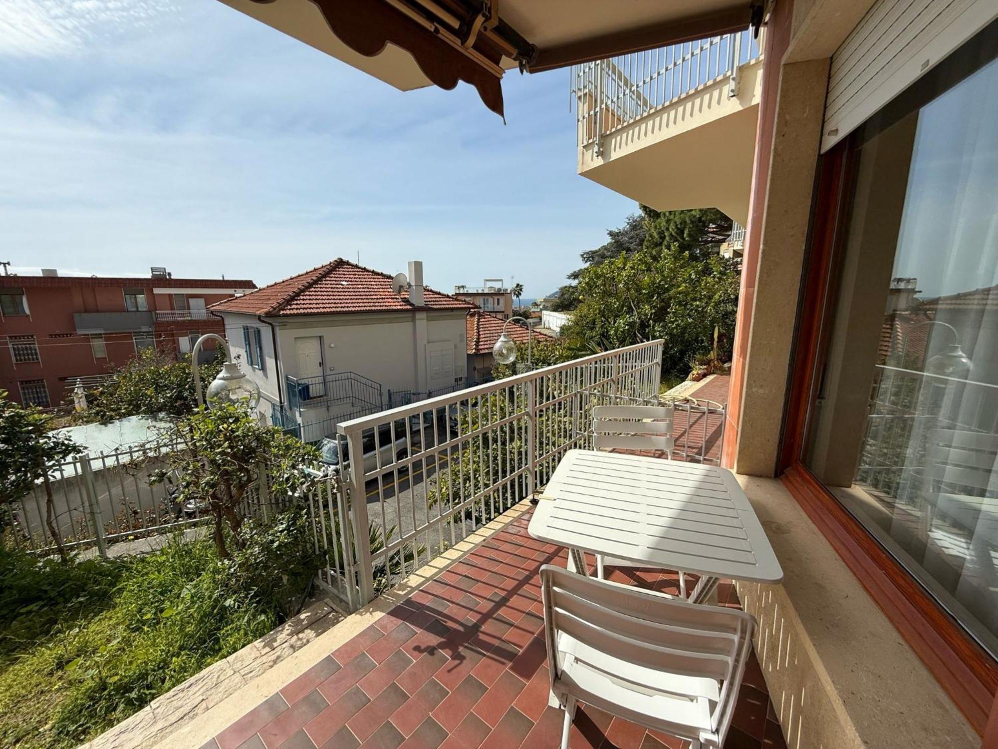 Wh - Appartamento Siccardi In Zona Residenziale Con Posto Auto Sanremo Exterior photo